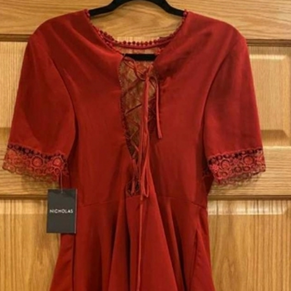 Nicholas Lace-Trim Crepe Short-Sleeve Dress - Picture 7 of 14
